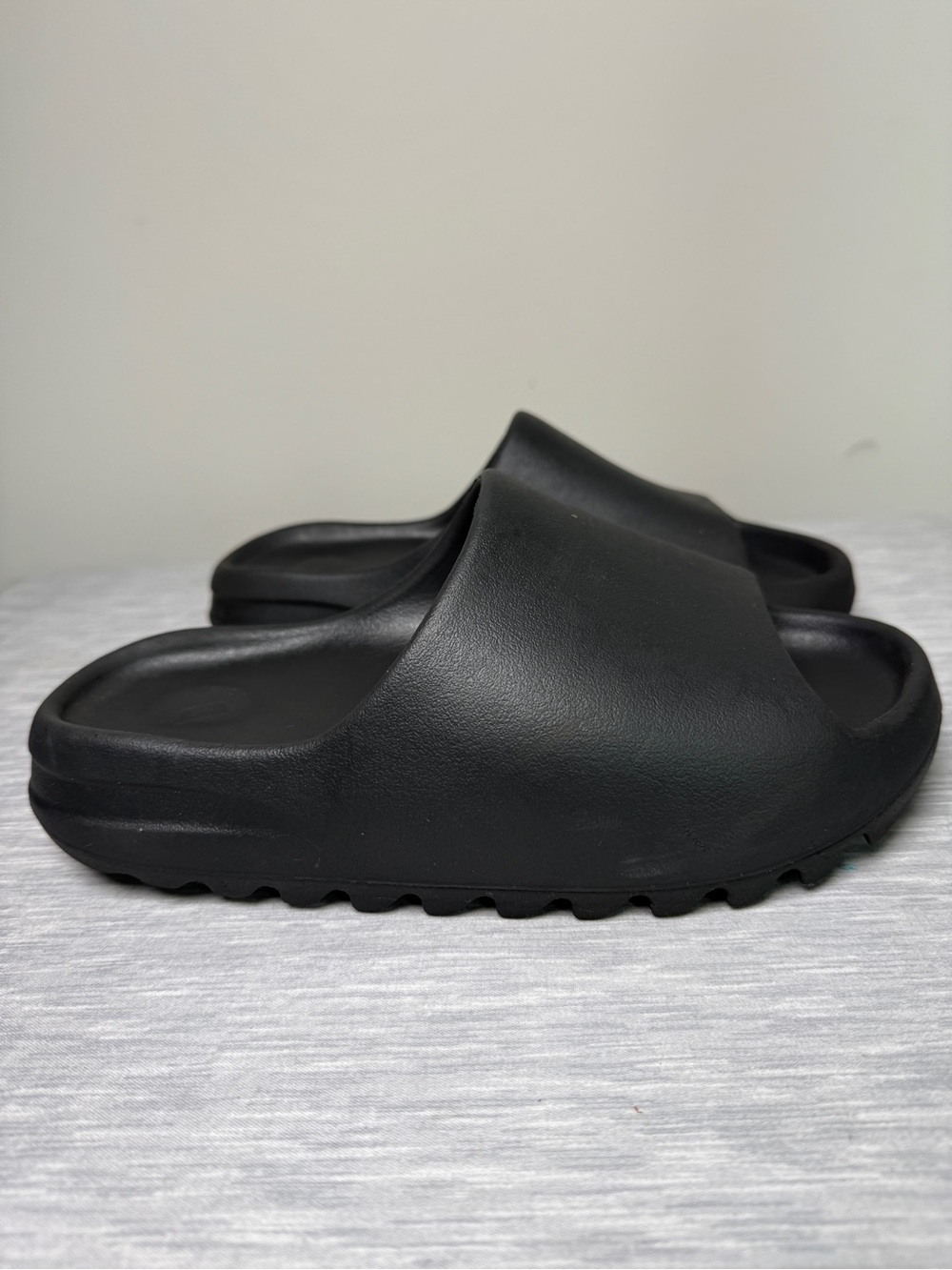 YEEZY | Adidas Onyx Black Foam Slide Sandals Sz 7